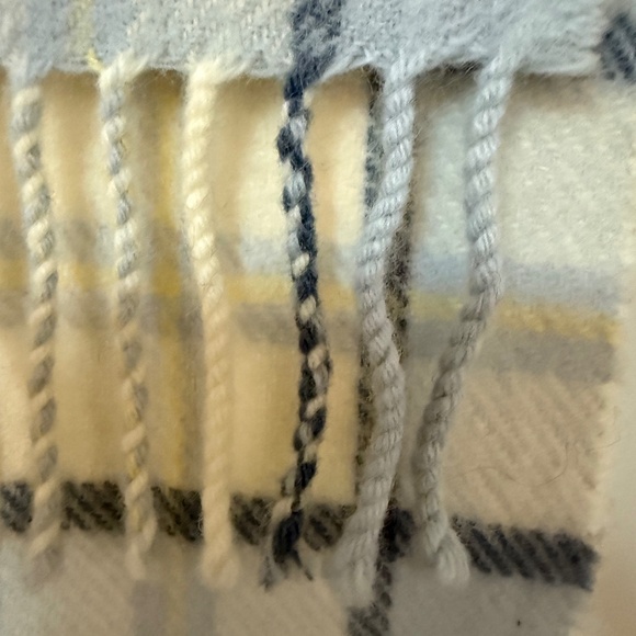 Johnstons of Elgin 100% Lambswool Plaid Scarf - 🏴󠁧󠁢󠁳󠁣󠁴󠁿 Made in Scotland - Picture 8 of 8